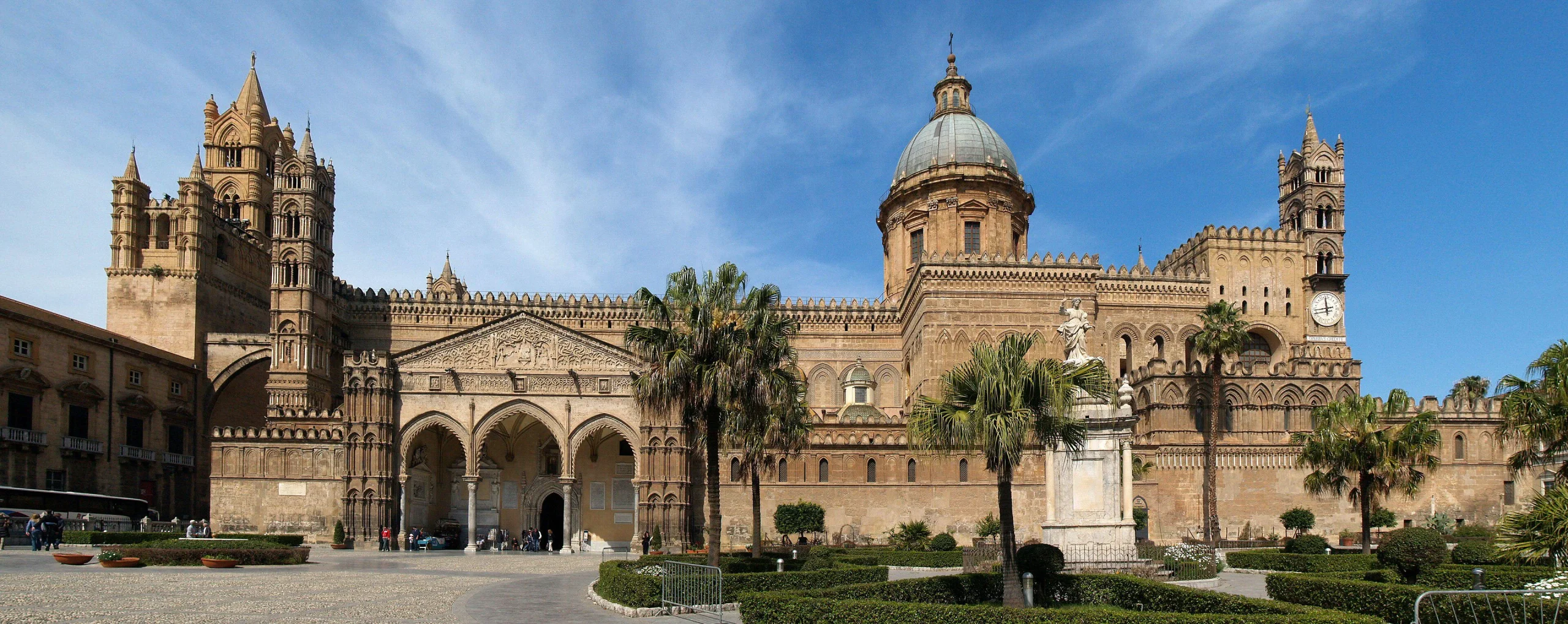 Cattedrale di Palermo: la colonna con il versetto del Corano e la sfida che fece nascere Monreale