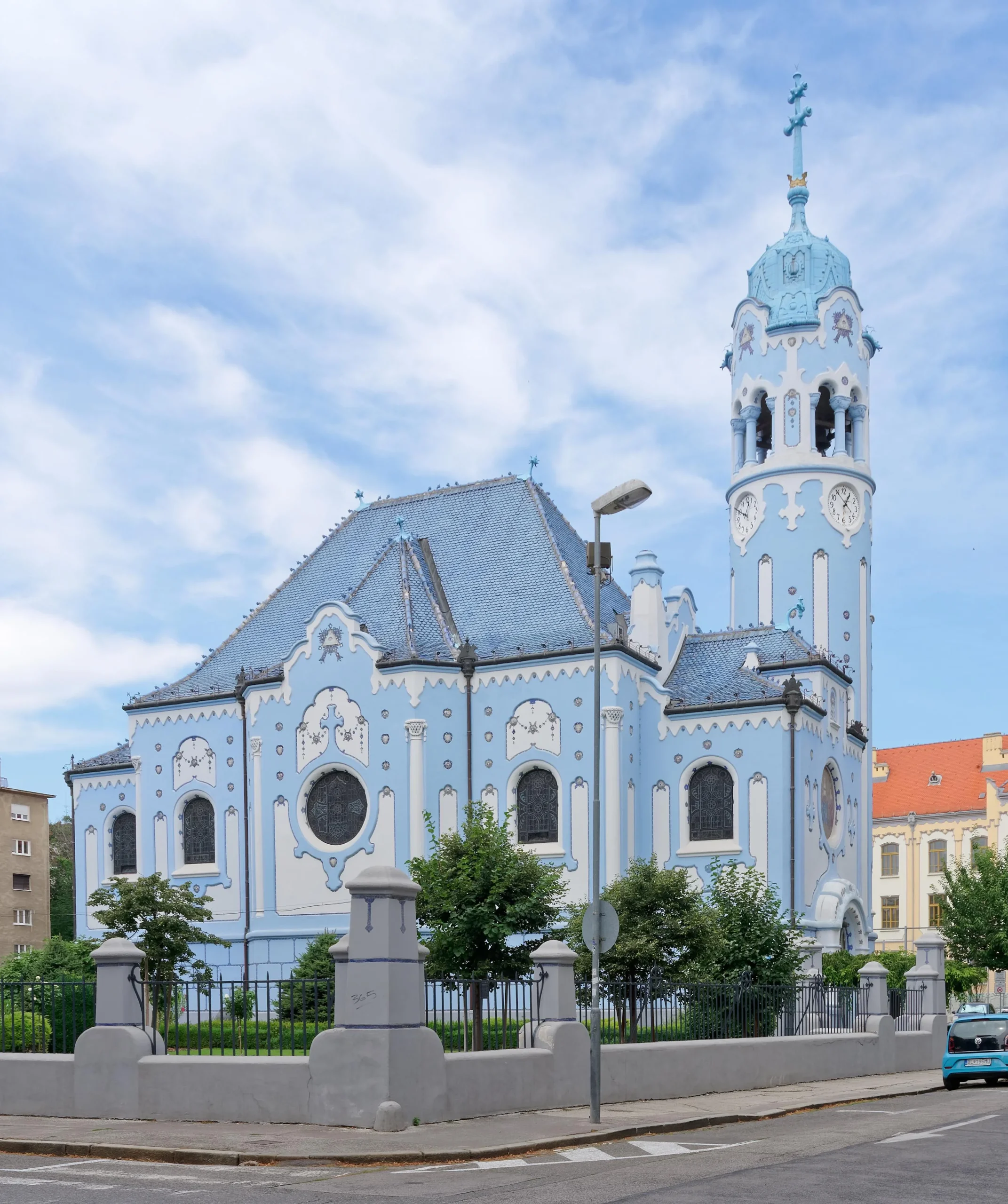 Chiesa Blu di Bratislava: il colore che all'origine non c'era e l'ultimo capolavoro di Ödön Lechner
