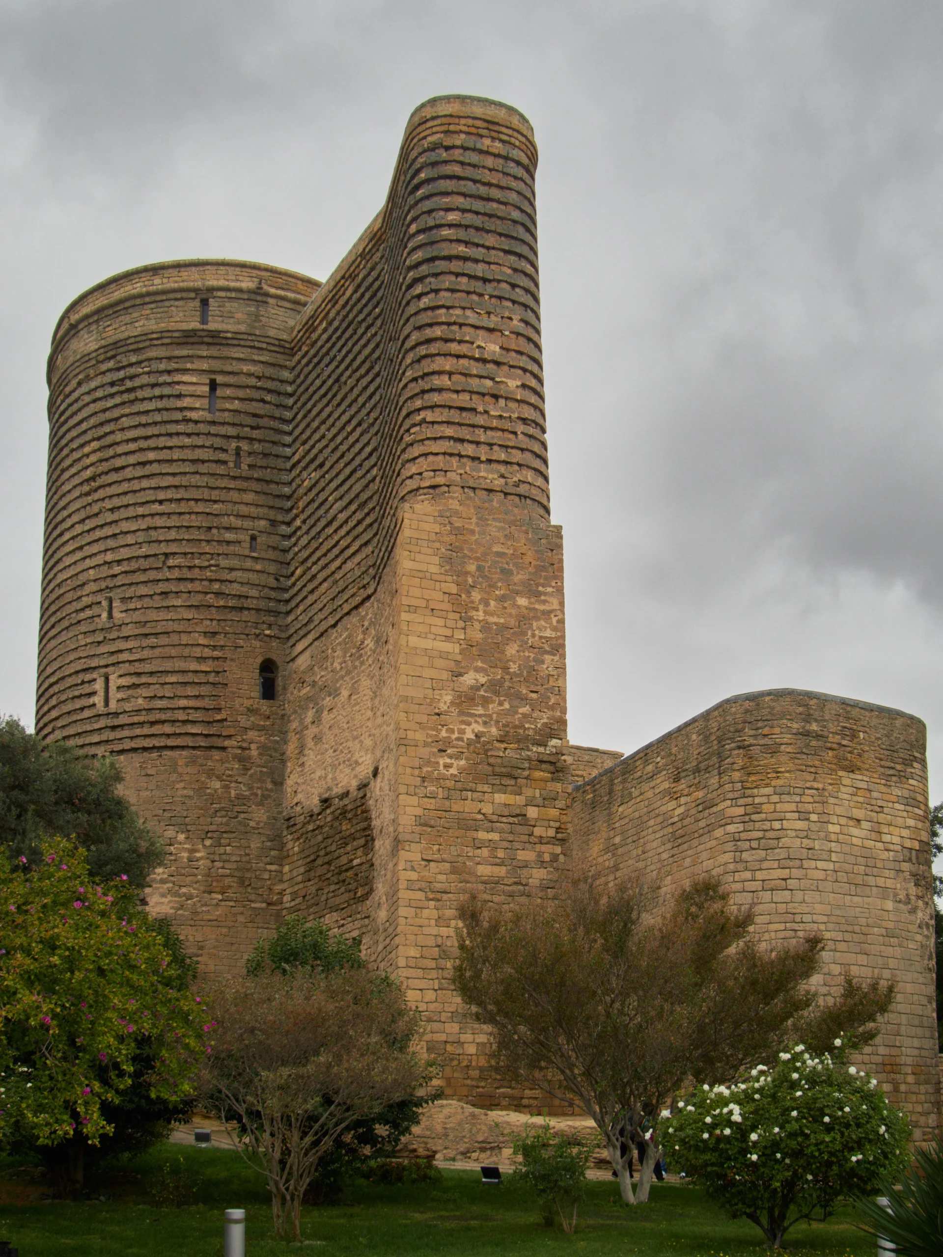 Torre della Vergine di Baku: l'edificio più studiato e meno capito del Caucaso