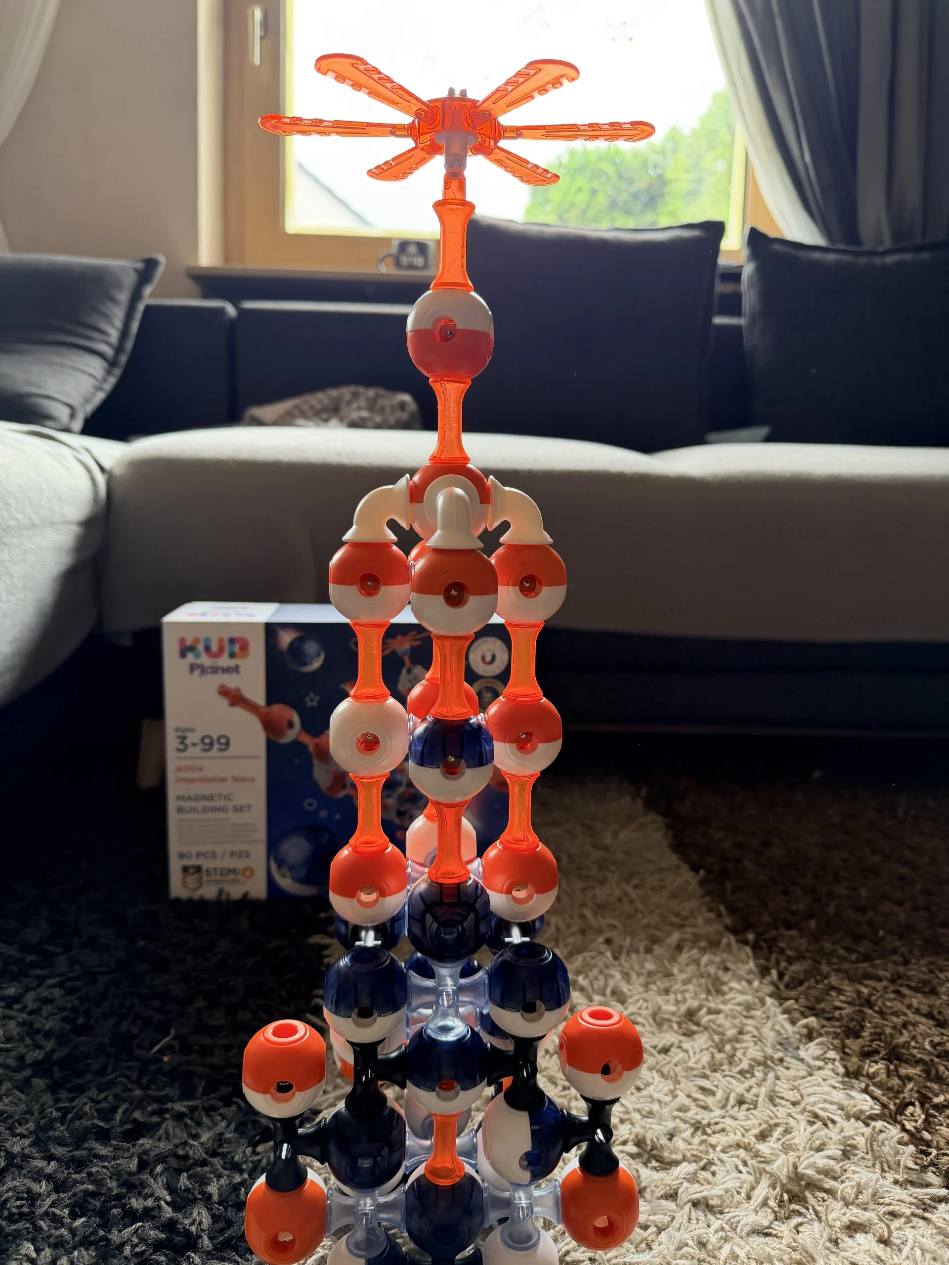 Costruzioni magnetiche per bambini: perché una torre regge solo se è triangolata