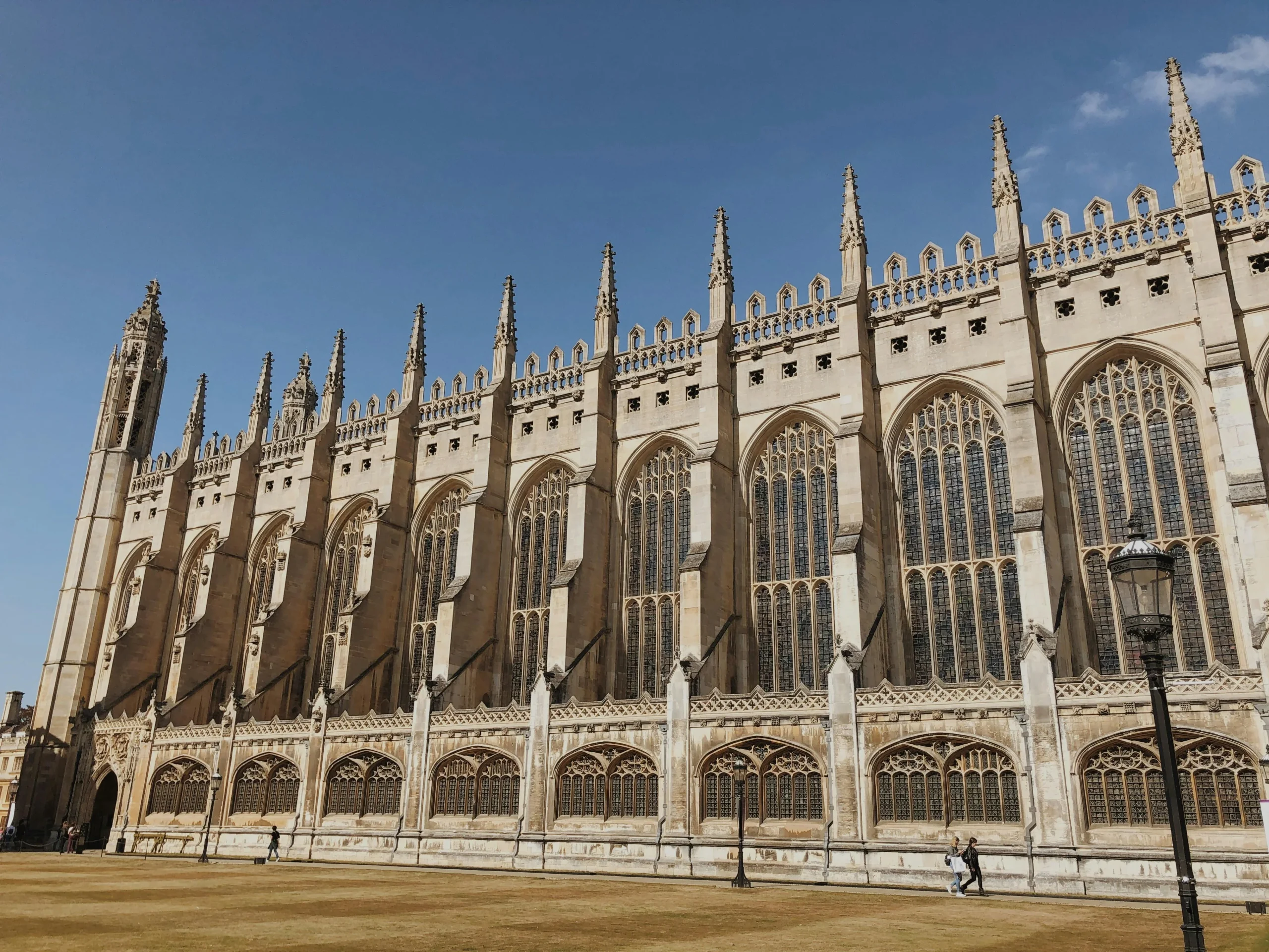 King's College Chapel di Cambridge: la storia nascosta nella riga dove la pietra cambia colore