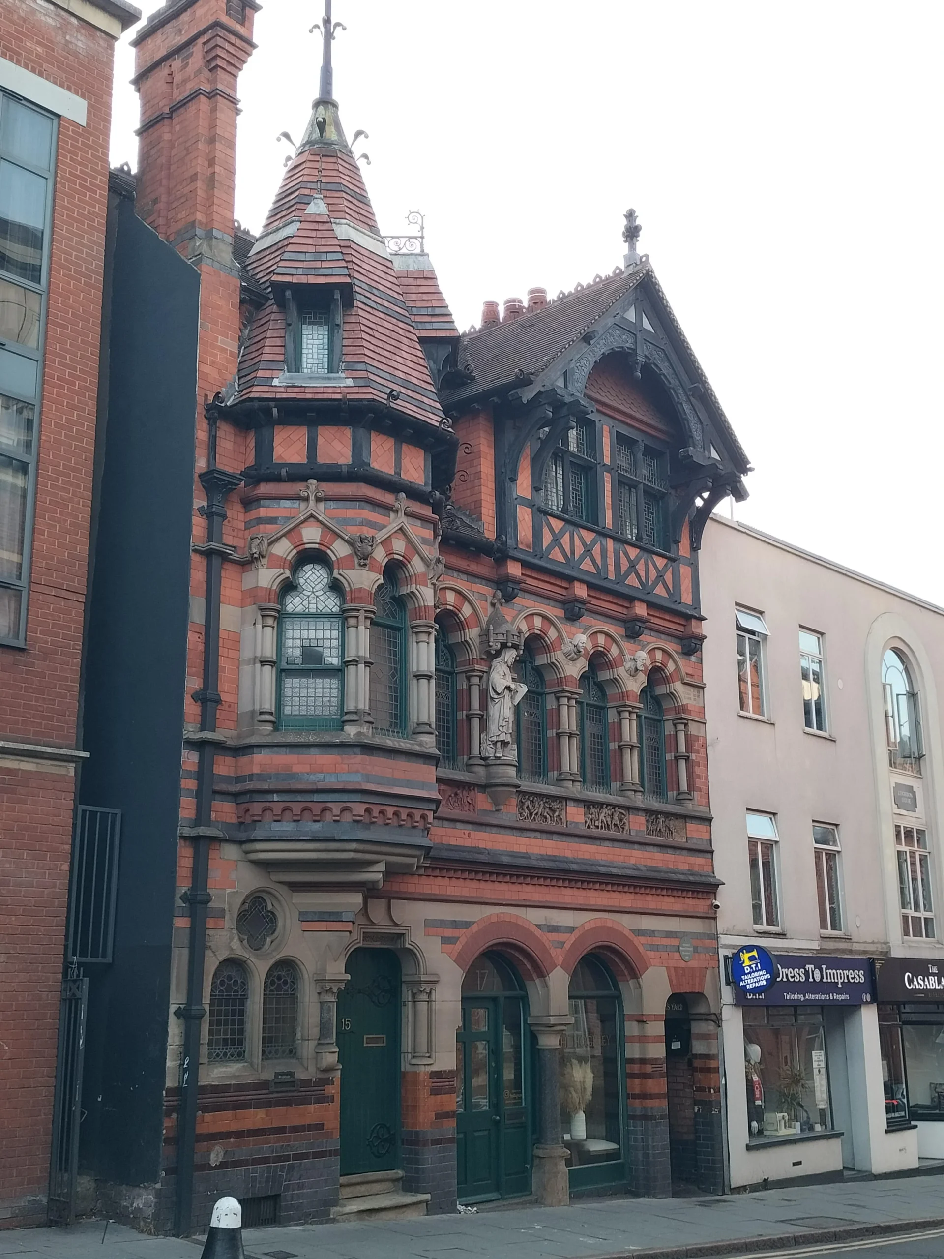 Lo studio di Watson Fothergill a Nottingham: un curriculum scolpito nel mattone
