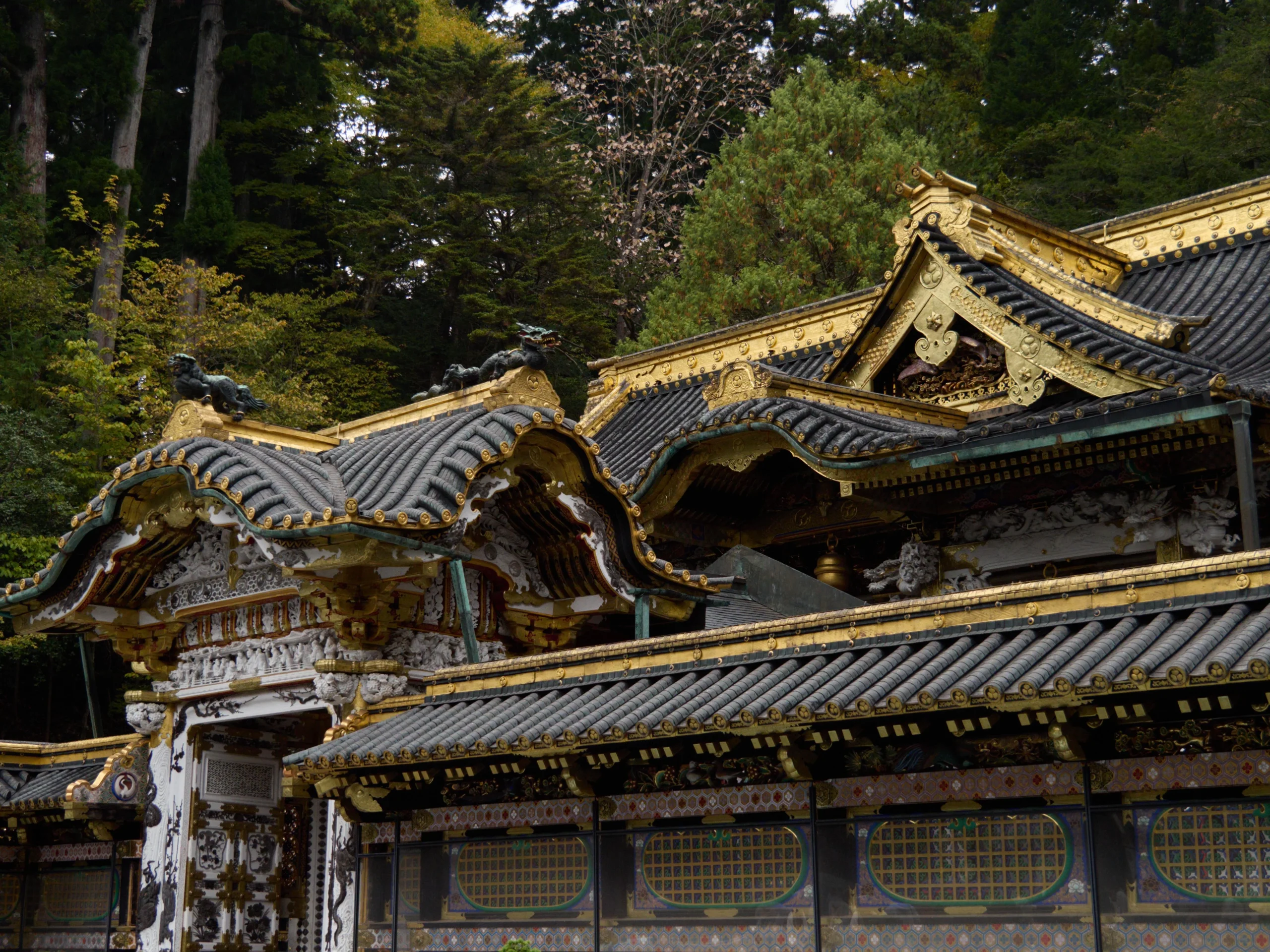 Tosho-gu di Nikko: la colonna capovolta della Porta Yomeimon e il difetto voluto dei Tokugawa