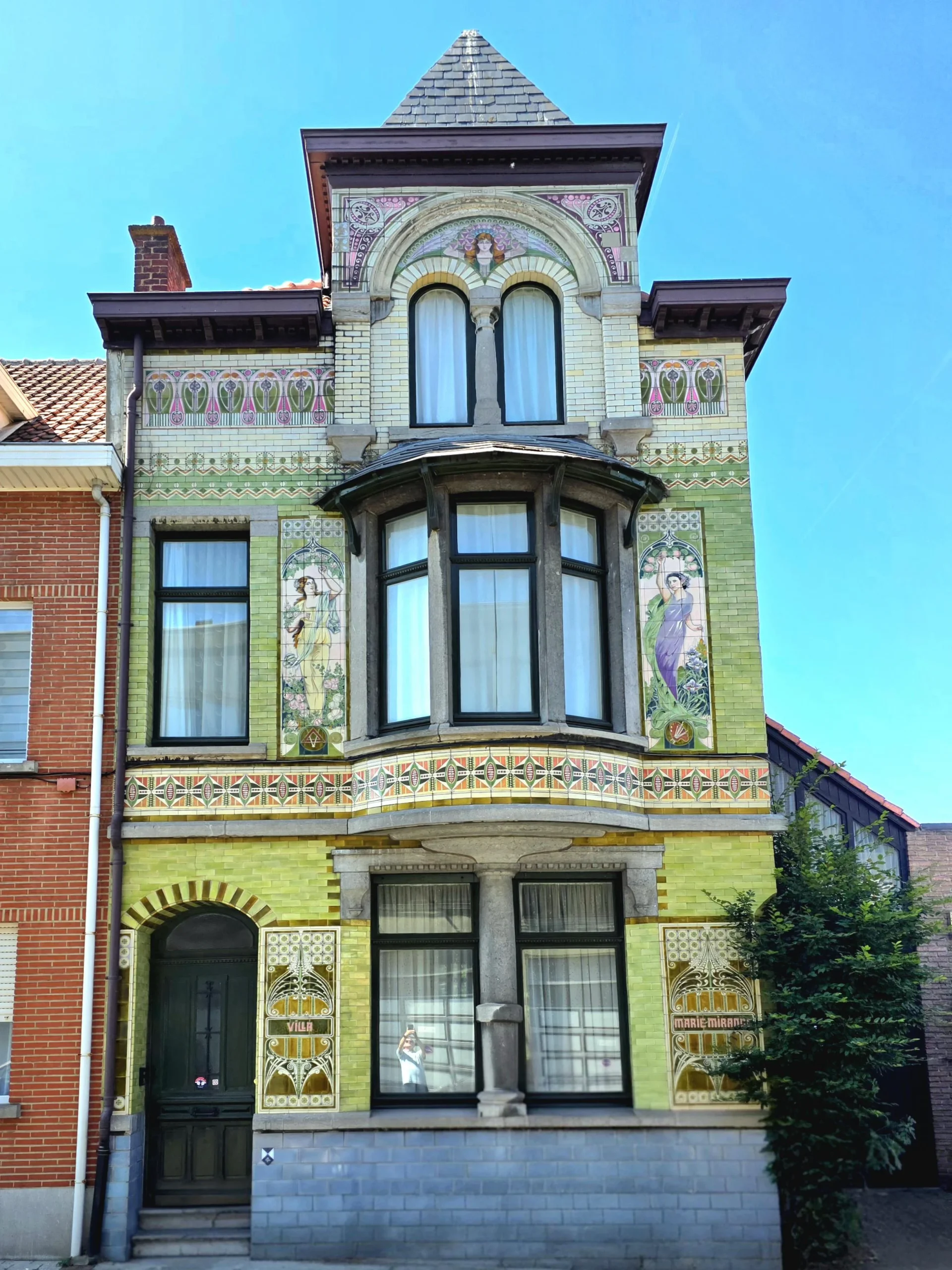Villa Marie-Mirande a Bruxelles: la casa che il ceramista trasformò nel suo catalogo