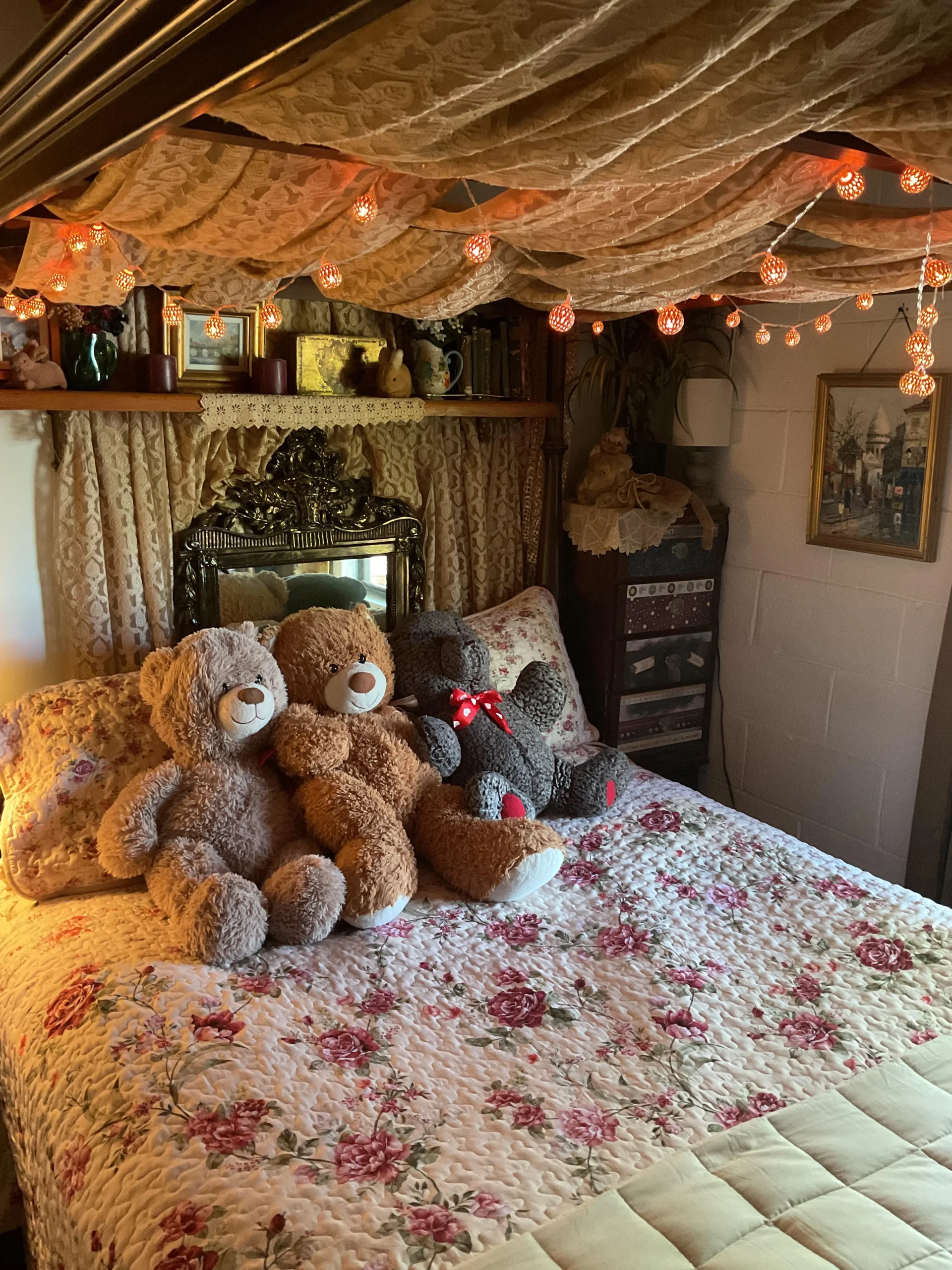 Come esporre i peluche in camera da letto senza ottenere l'effetto cameretta