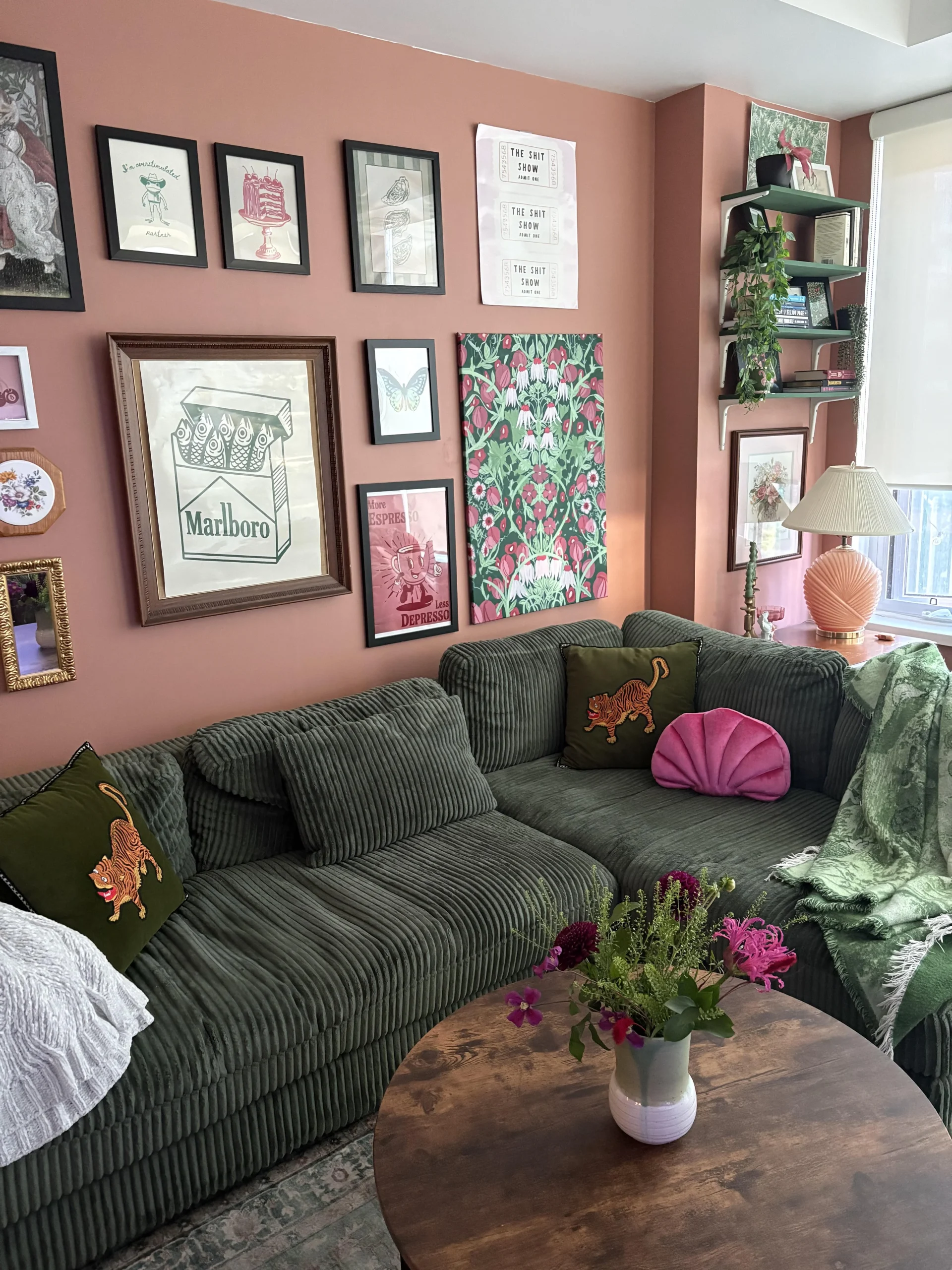 Fiori freschi per arredare casa: come comporre un bouquet che continua la palette della stanza