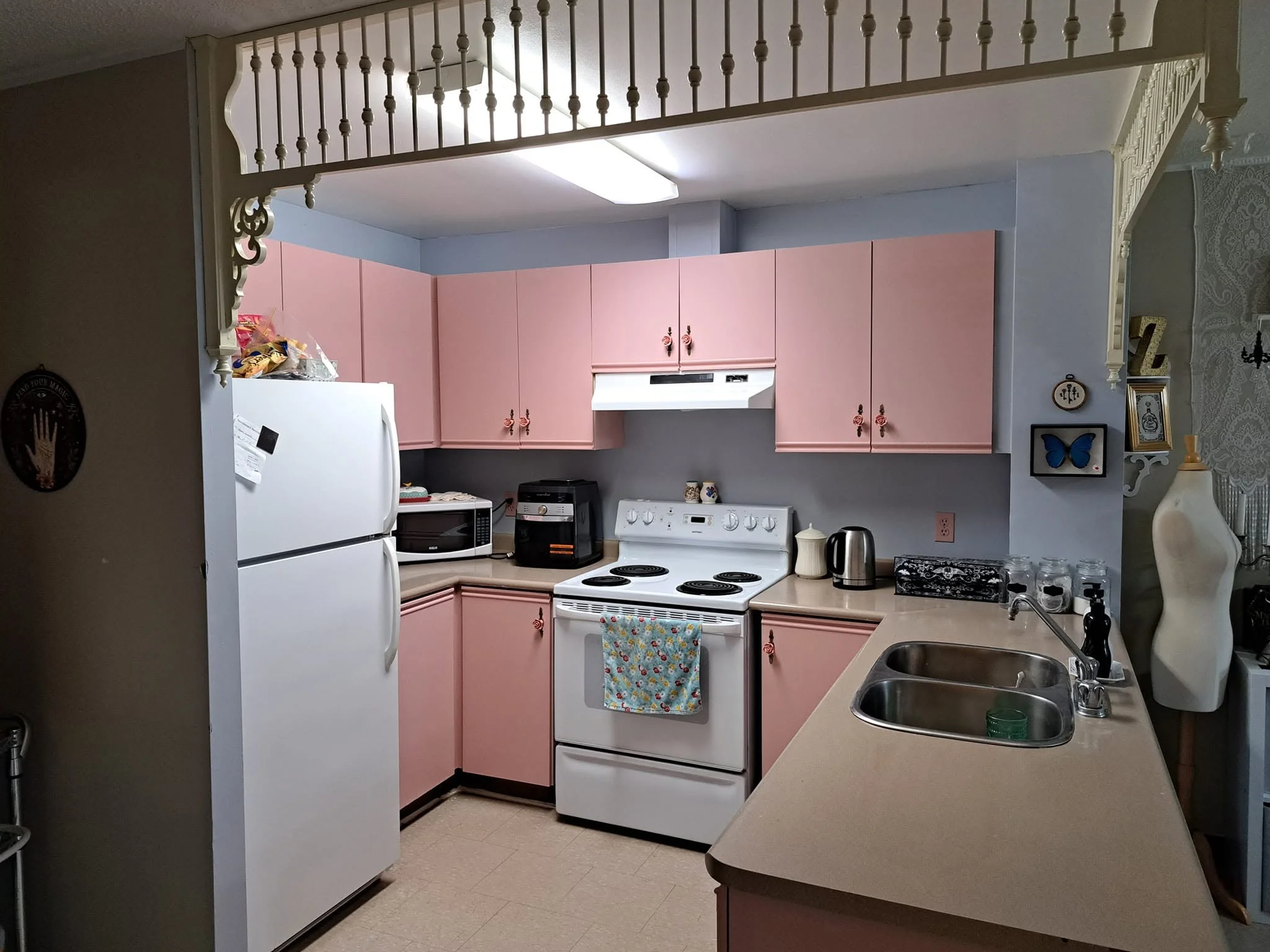 Rinnovare cucina in affitto: il piano di lavoro beige detta la palette (e qui funziona)